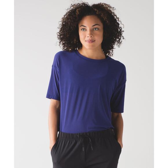 Lululemon Get Low Short Sleeve in Emperor Blue Size XXL Pit to Pit is 24 inches - Picture 1 of 8